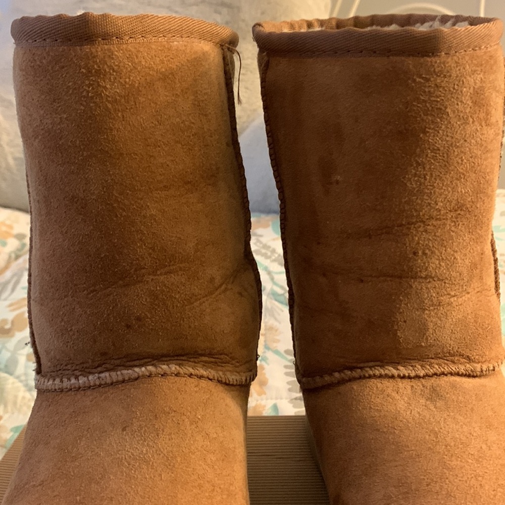 Used Uggs - image 3